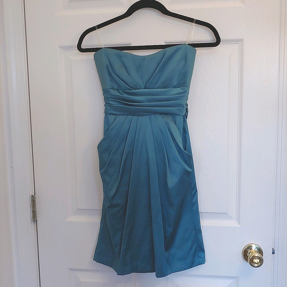 NWOT Strapless dress with pockets!